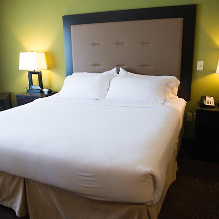 Holiday Inn Express & Suites Northwood By Ihg Silver Lake Esterno foto