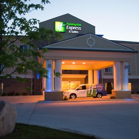 Holiday Inn Express & Suites Northwood By Ihg Silver Lake Esterno foto