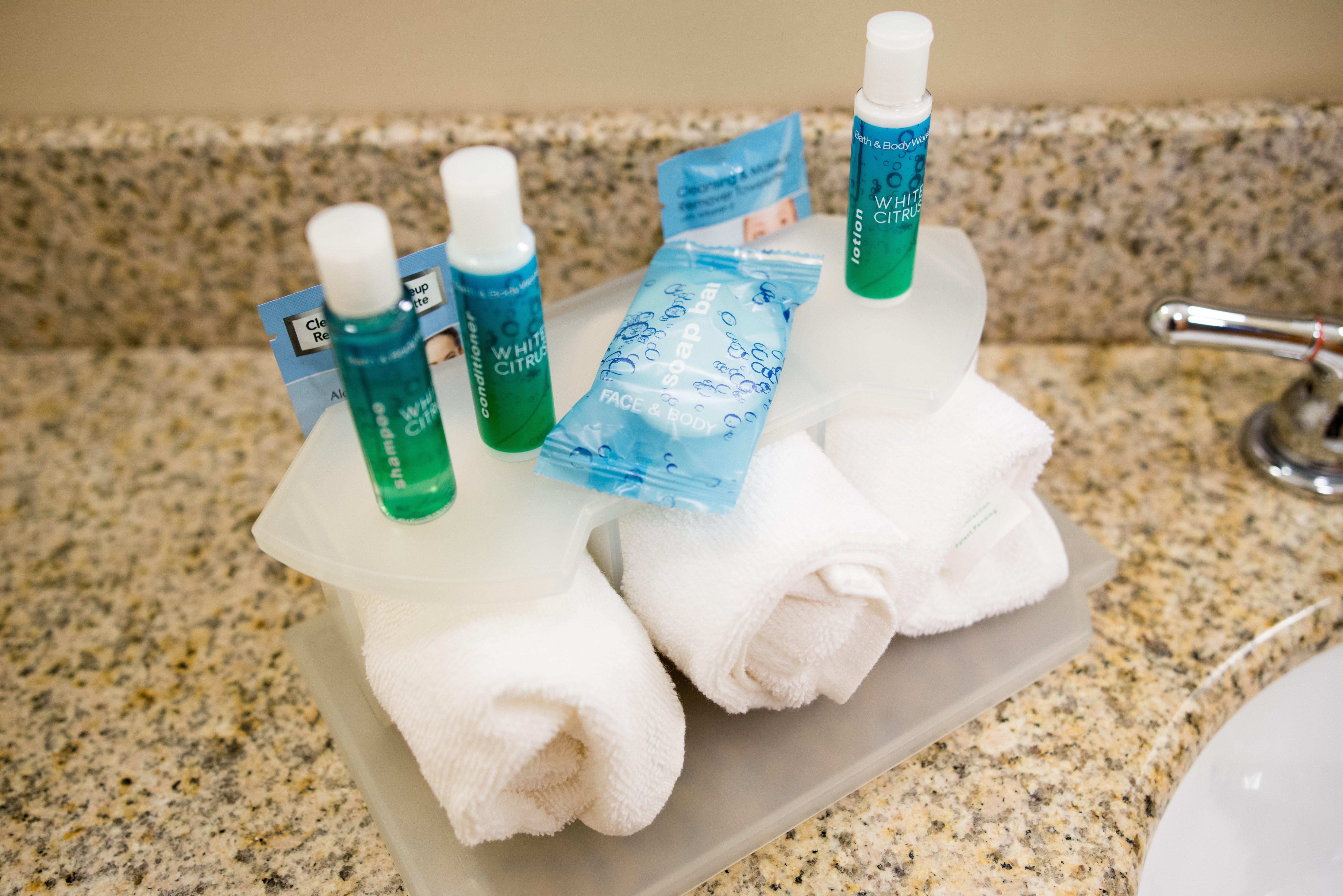Holiday Inn Express & Suites Northwood By Ihg Silver Lake Esterno foto