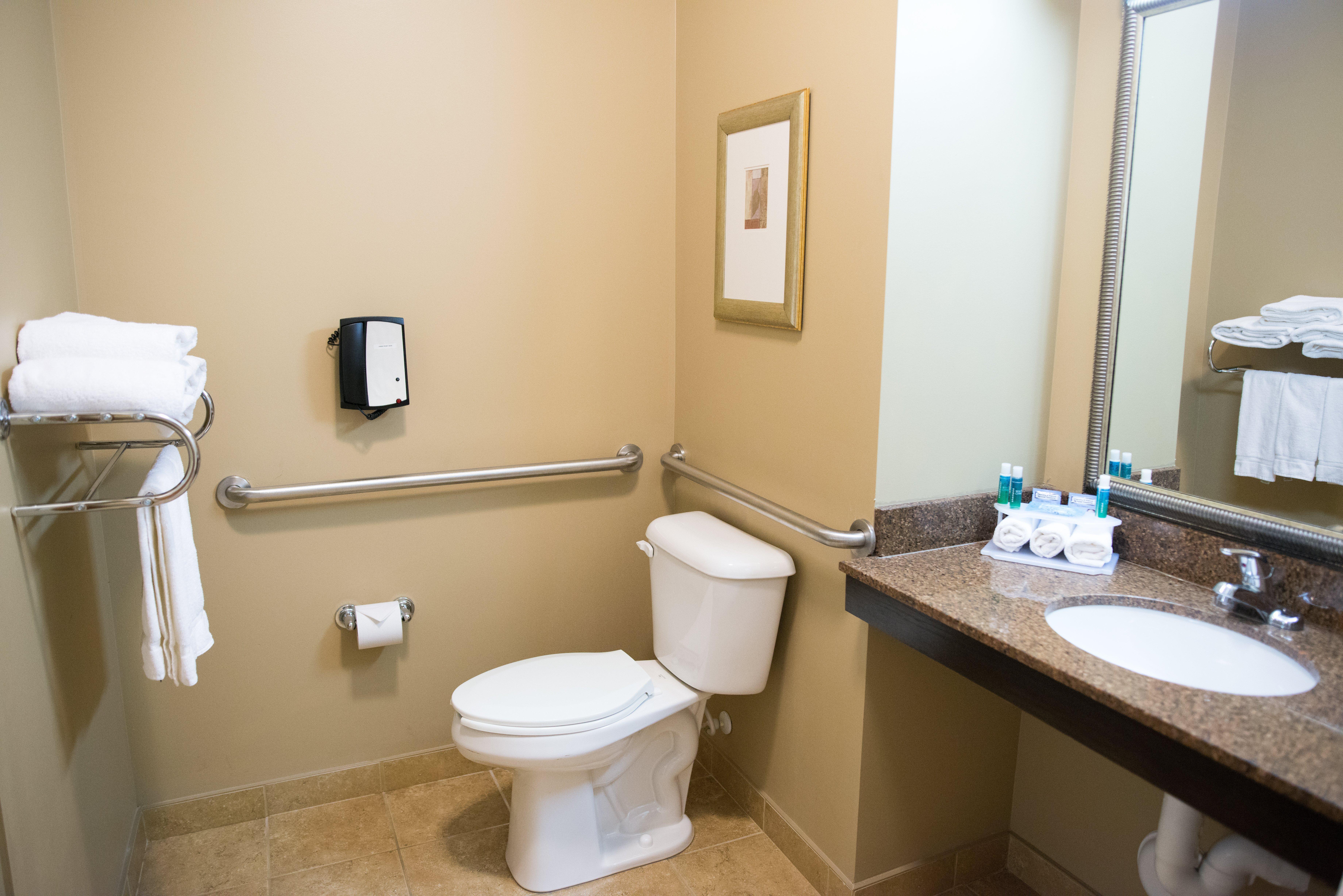 Holiday Inn Express & Suites Northwood By Ihg Silver Lake Esterno foto