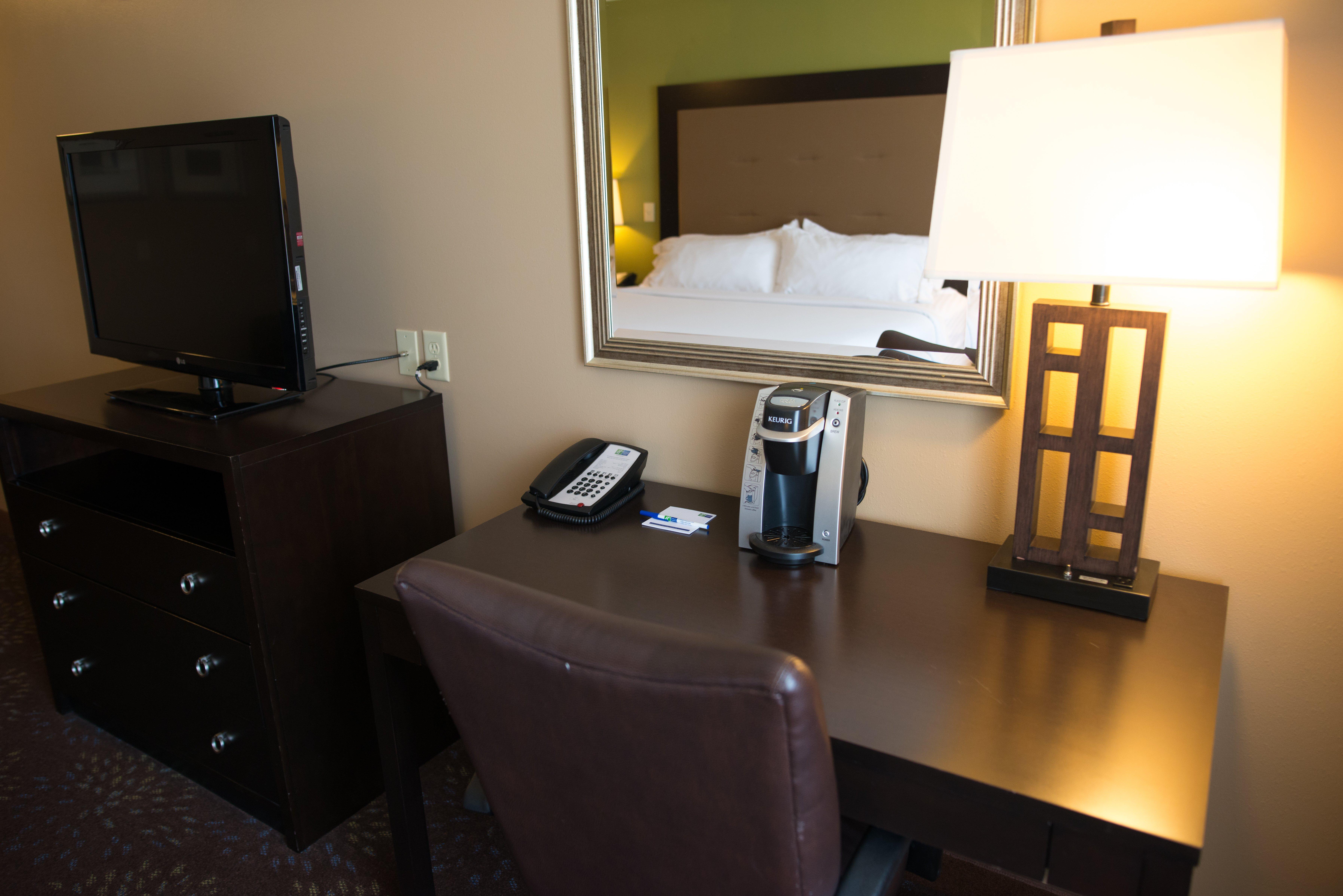 Holiday Inn Express & Suites Northwood By Ihg Silver Lake Esterno foto
