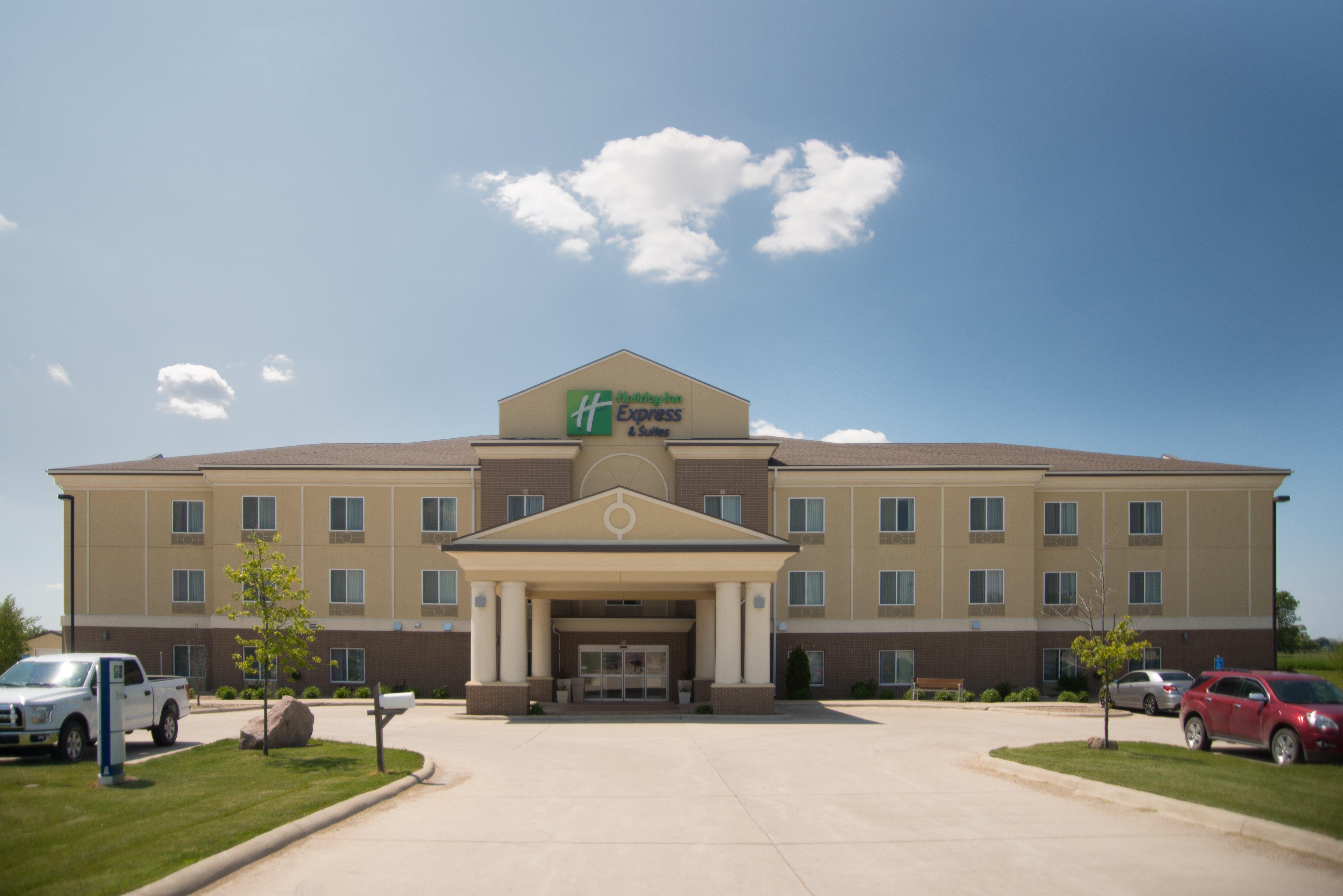 Holiday Inn Express & Suites Northwood By Ihg Silver Lake Esterno foto