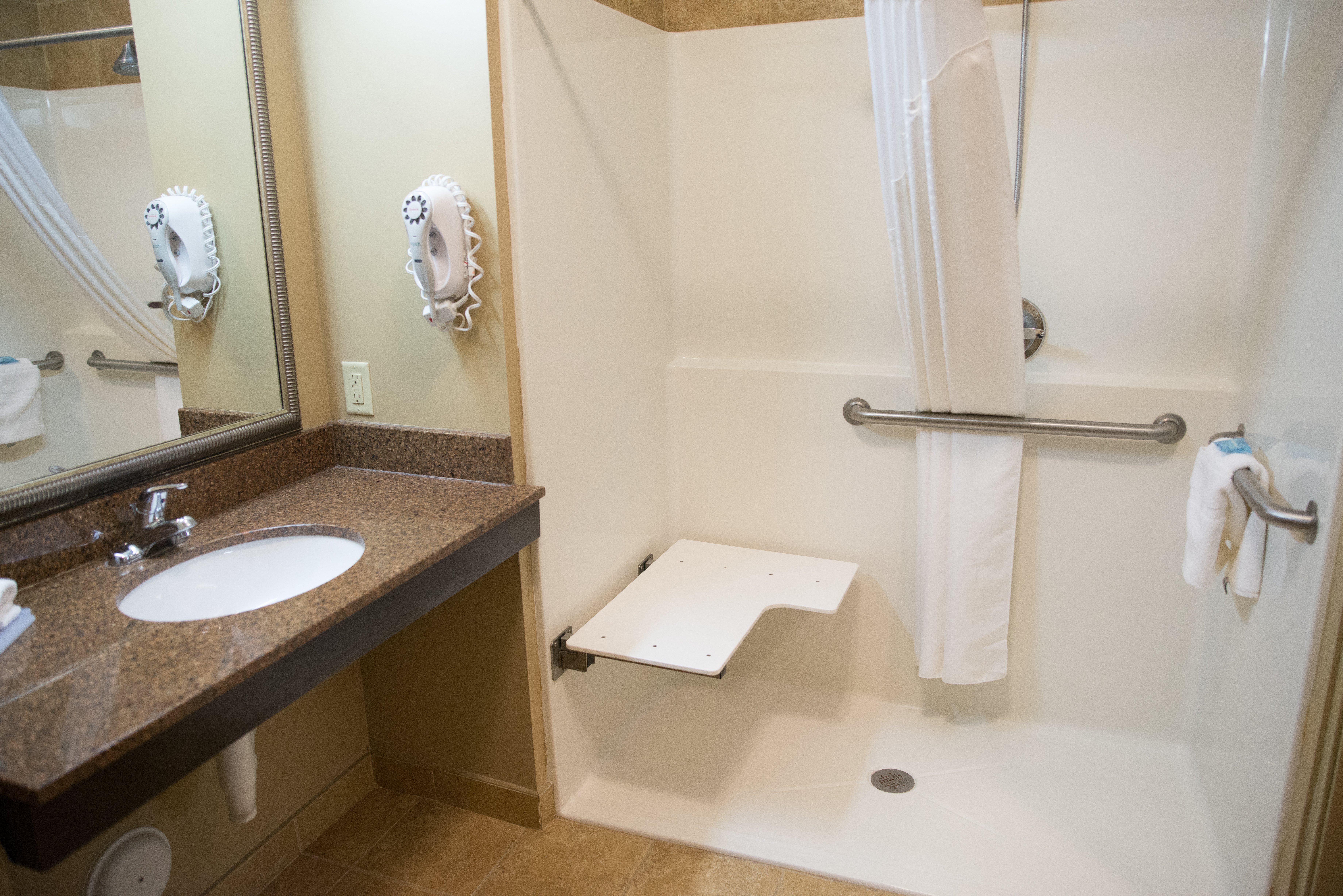 Holiday Inn Express & Suites Northwood By Ihg Silver Lake Esterno foto