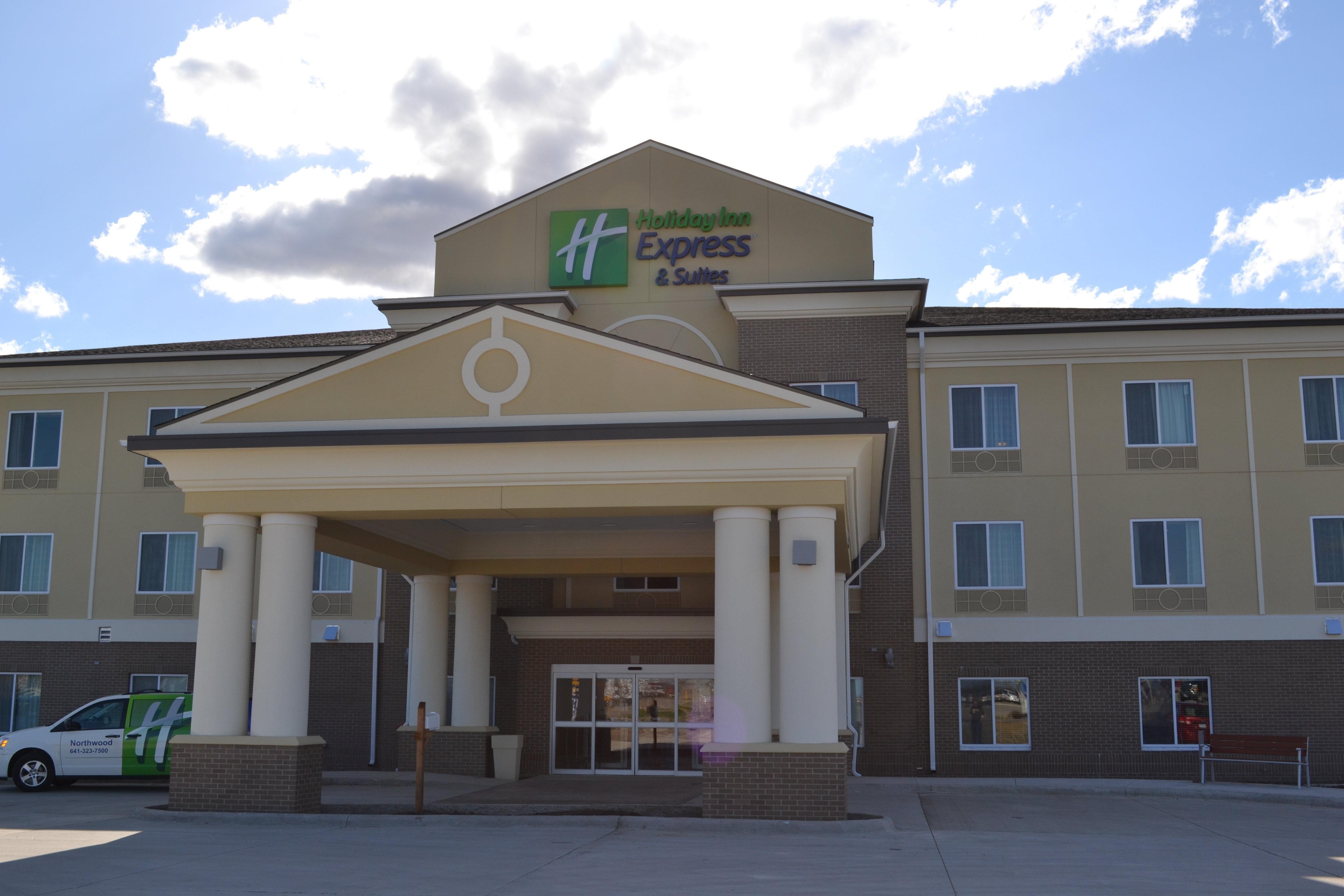 Holiday Inn Express & Suites Northwood By Ihg Silver Lake Esterno foto