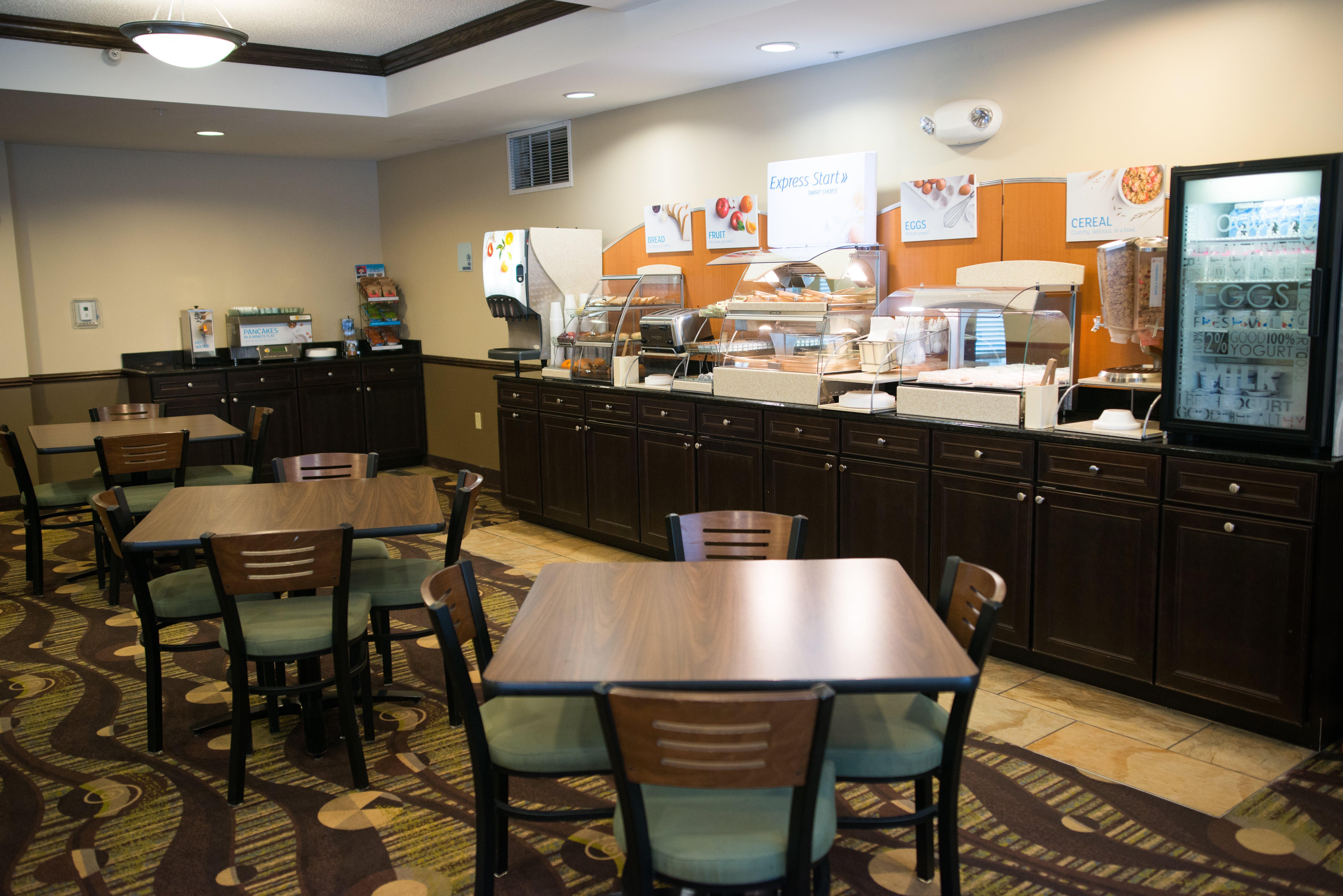 Holiday Inn Express & Suites Northwood By Ihg Silver Lake Esterno foto