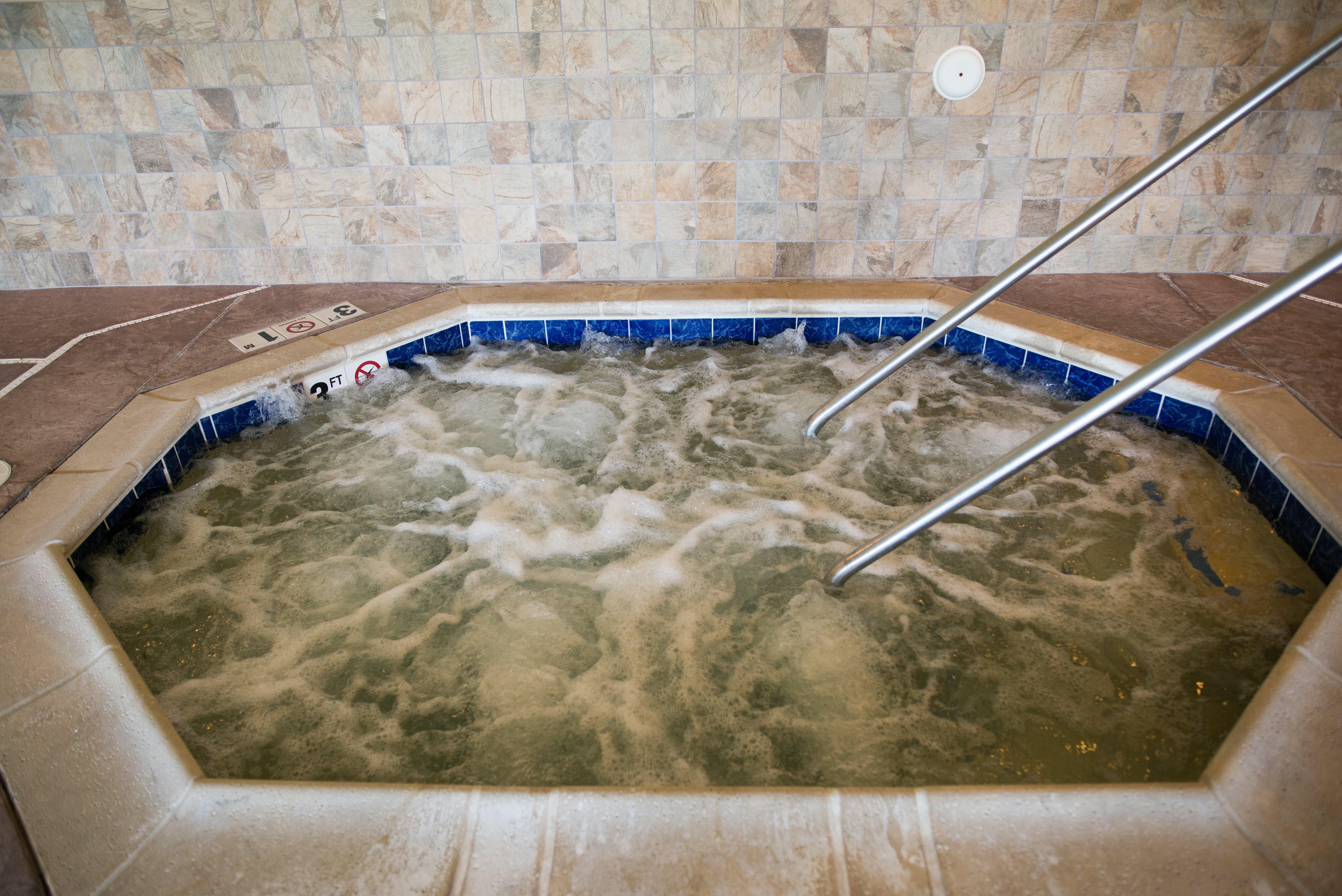 Holiday Inn Express & Suites Northwood By Ihg Silver Lake Esterno foto