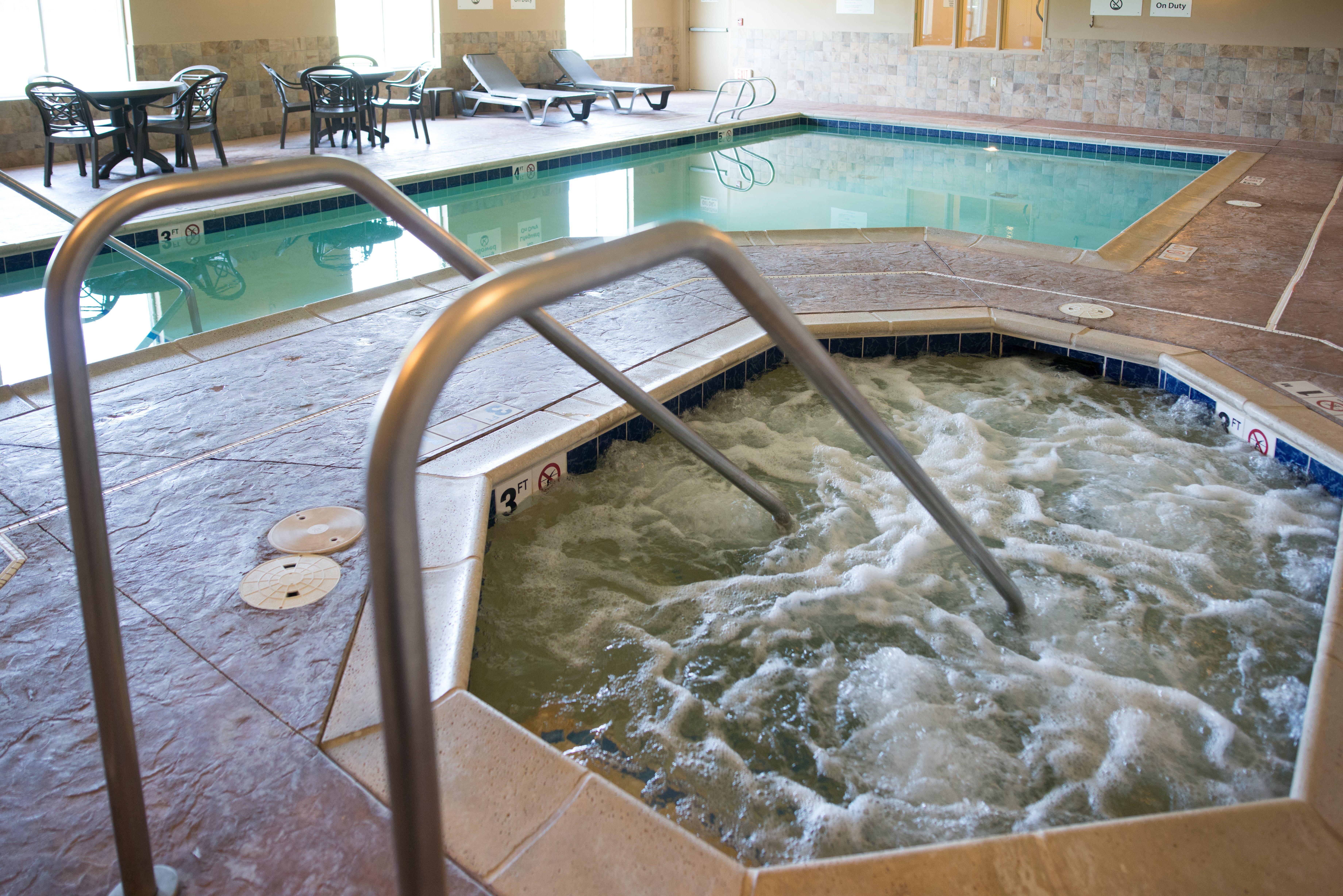 Holiday Inn Express & Suites Northwood By Ihg Silver Lake Esterno foto