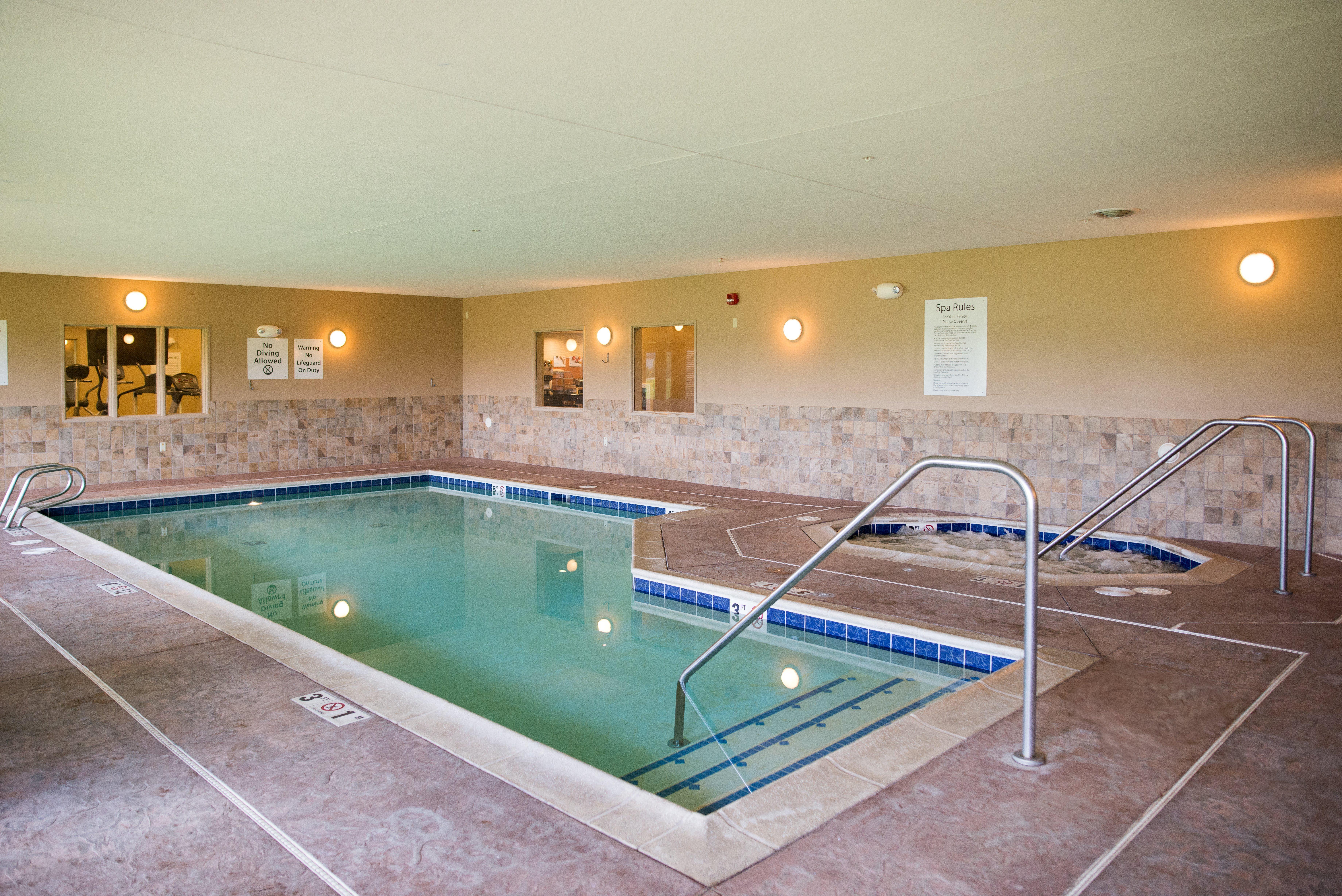 Holiday Inn Express & Suites Northwood By Ihg Silver Lake Esterno foto