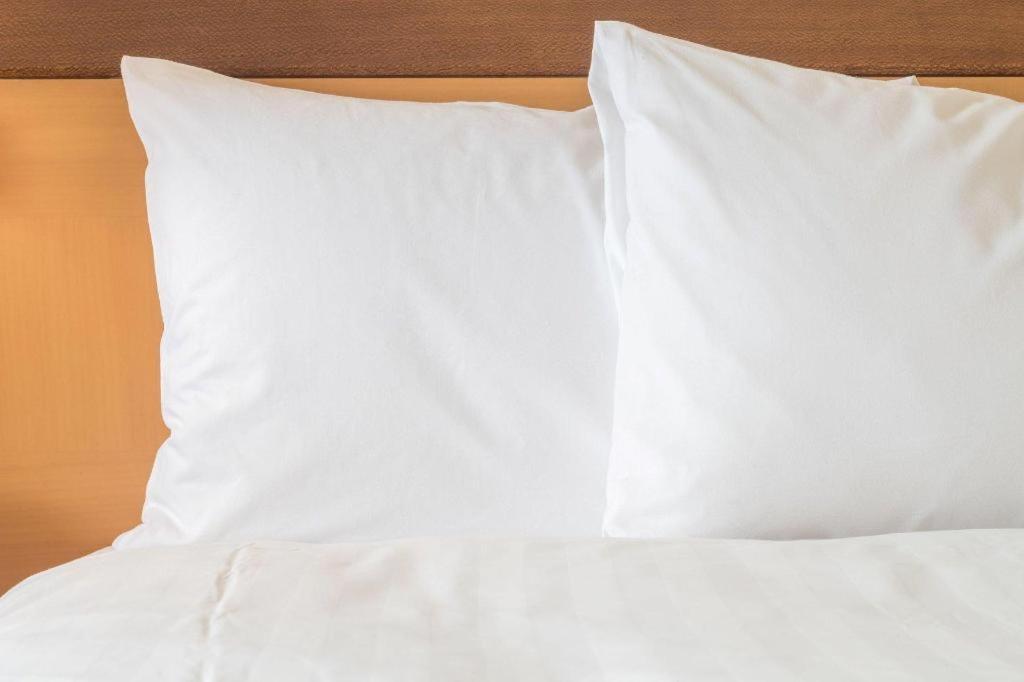 Holiday Inn Express & Suites Northwood By Ihg Silver Lake Esterno foto
