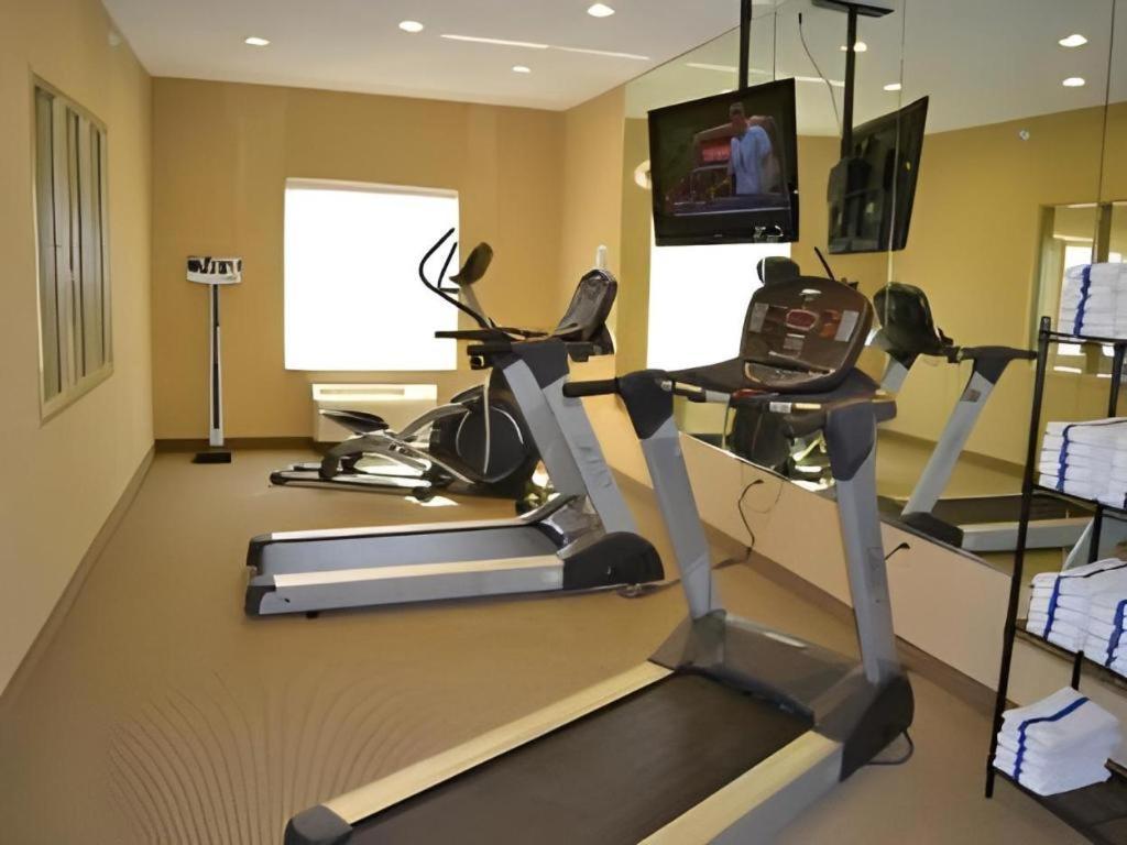 Holiday Inn Express & Suites Northwood By Ihg Silver Lake Esterno foto