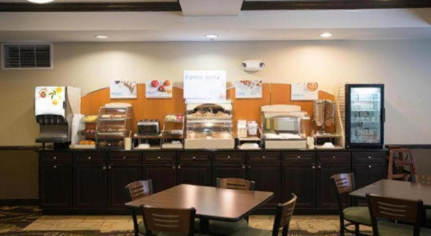 Holiday Inn Express & Suites Northwood By Ihg Silver Lake Esterno foto