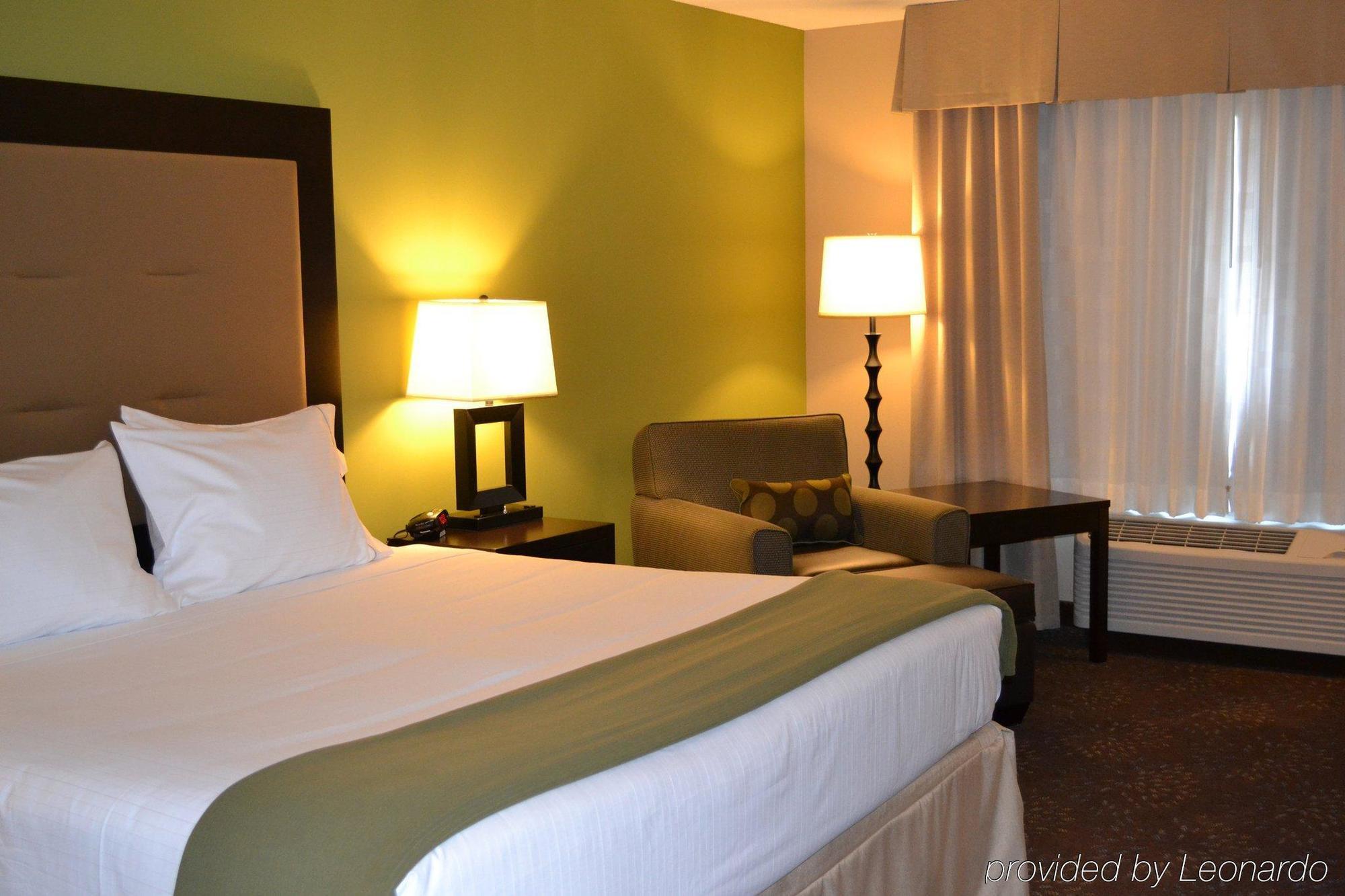 Holiday Inn Express & Suites Northwood By Ihg Silver Lake Esterno foto