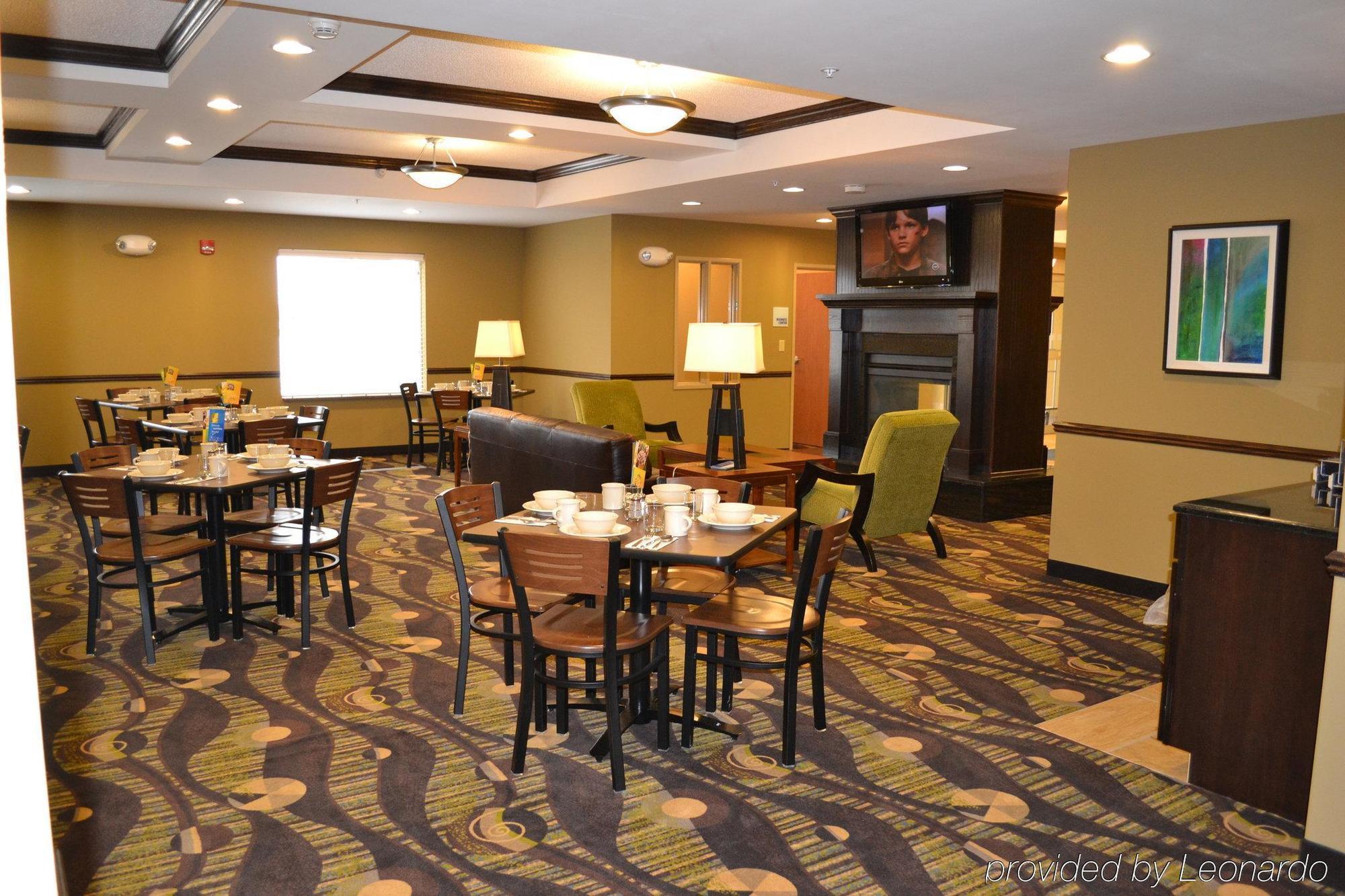 Holiday Inn Express & Suites Northwood By Ihg Silver Lake Esterno foto