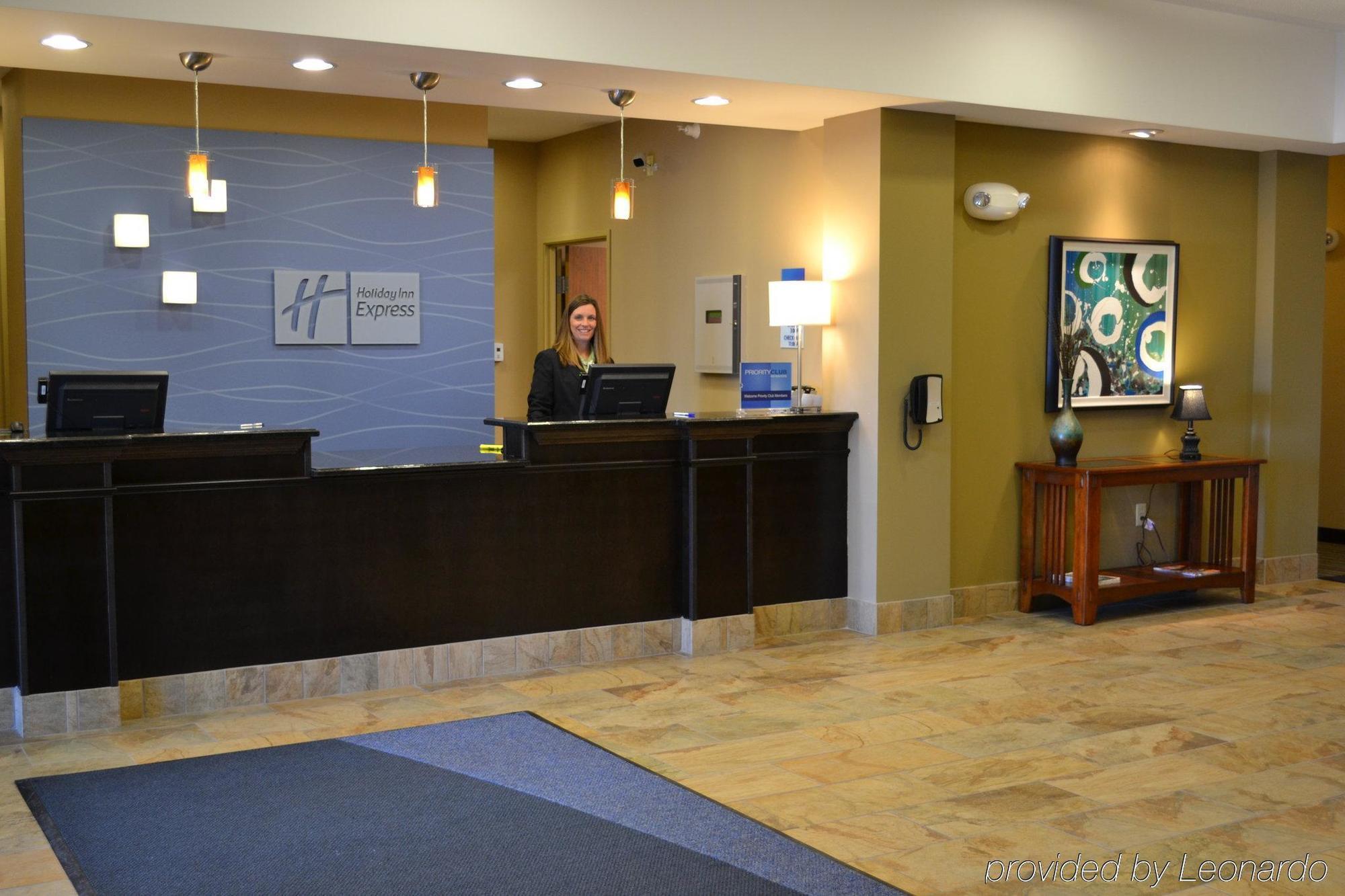 Holiday Inn Express & Suites Northwood By Ihg Silver Lake Esterno foto