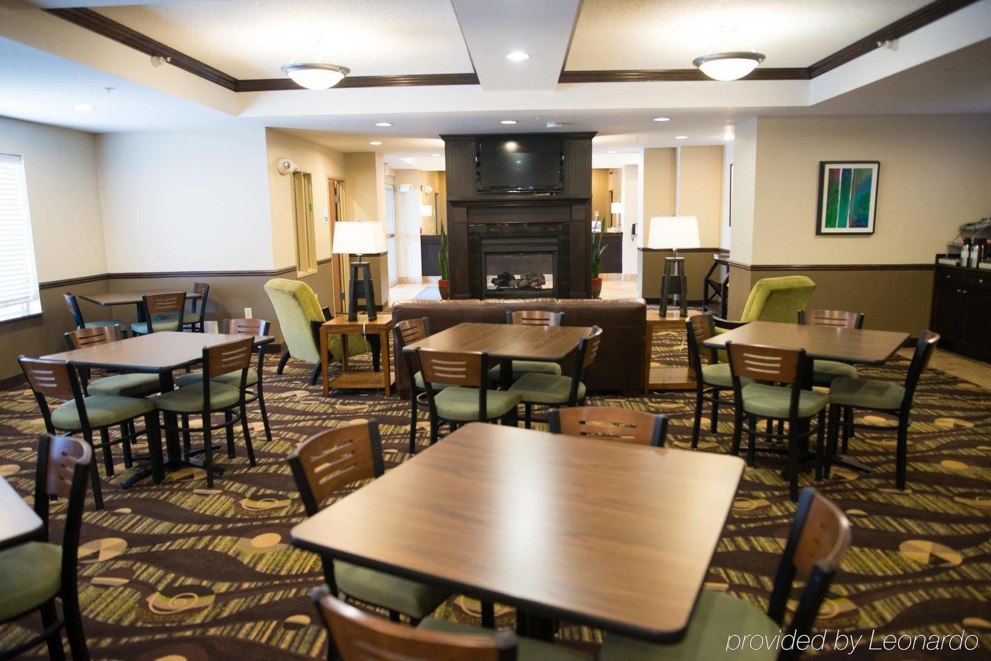 Holiday Inn Express & Suites Northwood By Ihg Silver Lake Esterno foto